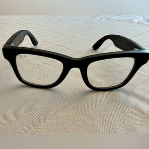 Ray-Ban Meta Gen 1 Sunglasses – Transition Lenses, matte black, clear to G-15